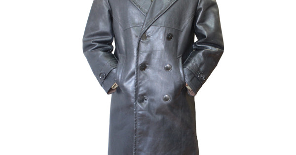 02092018-blackovercoat1-